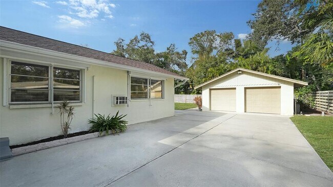 Building Photo - 1763 South Dr