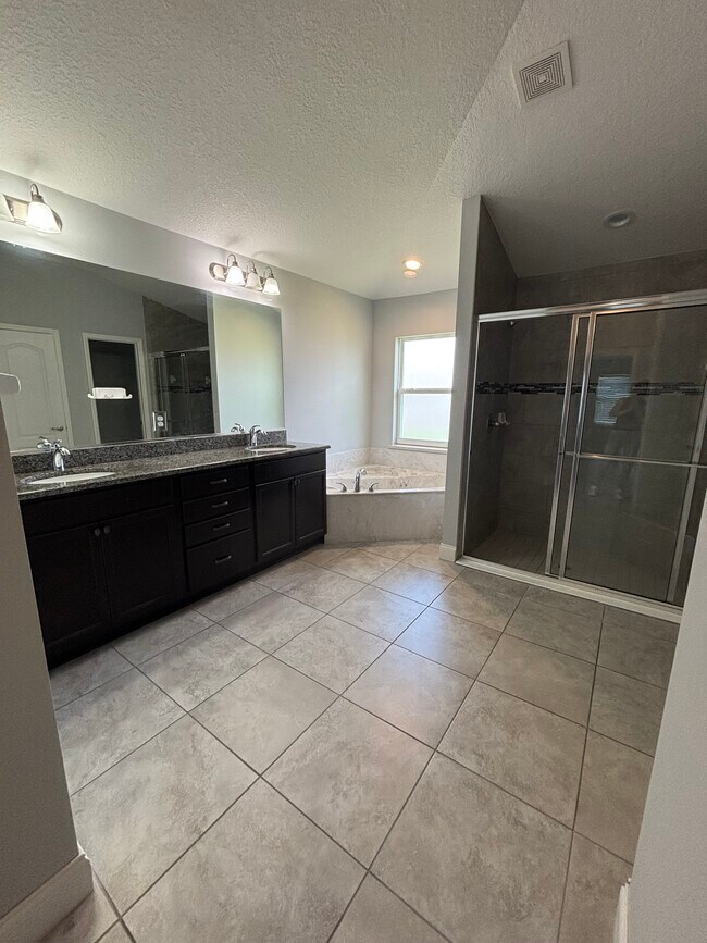 Building Photo - 5033 SW 97th Ln
