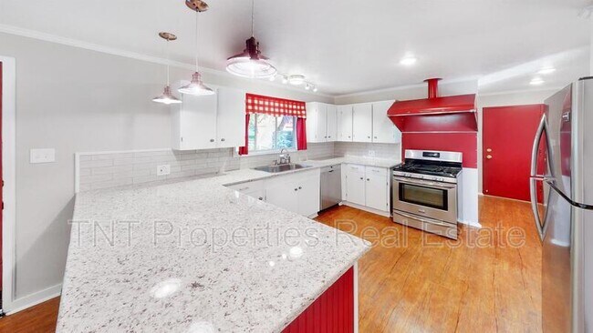 Building Photo - 1102 S Magnolia St