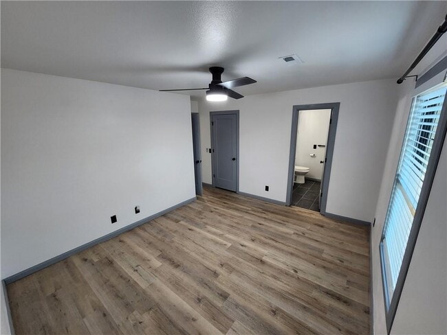 Building Photo - 9 Holly Dr