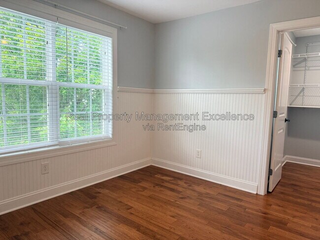 Building Photo - 305 Holly Thorn Trace