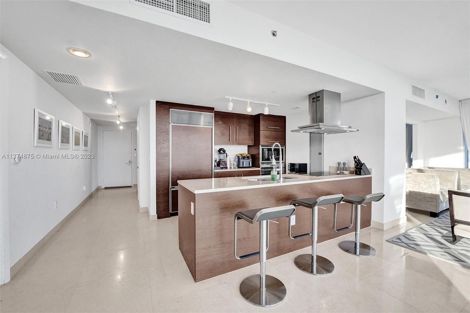 Building Photo - 495 Brickell