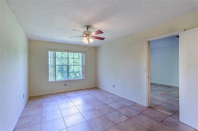Building Photo - 2550 N Alafaya Trail