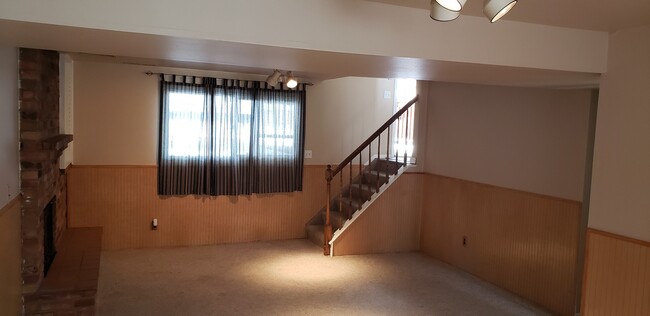 Building Photo - Move in ready 4 bedroom home For Rent on S...