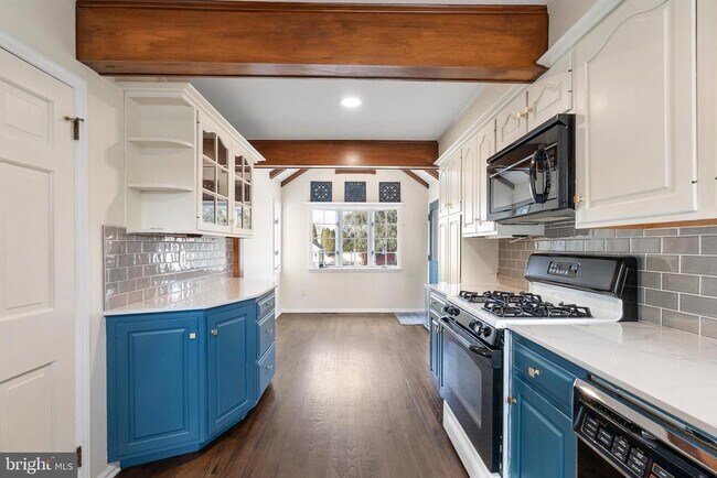 Building Photo - 48 S Locust Ave