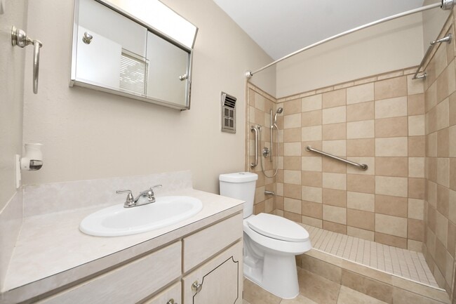 Building Photo - 1307 Glen Echo Dr