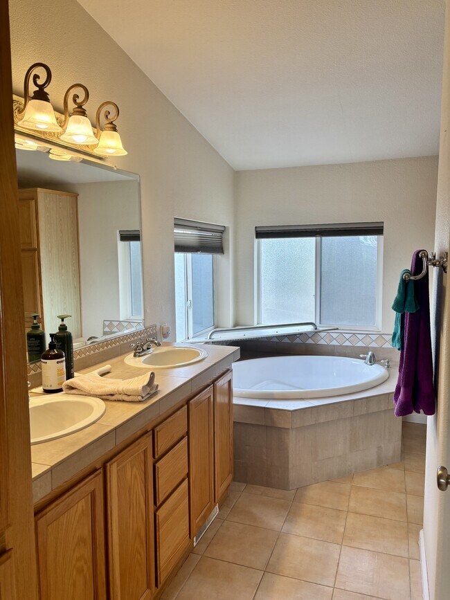 Building Photo - 10389 N Ponderosa Way