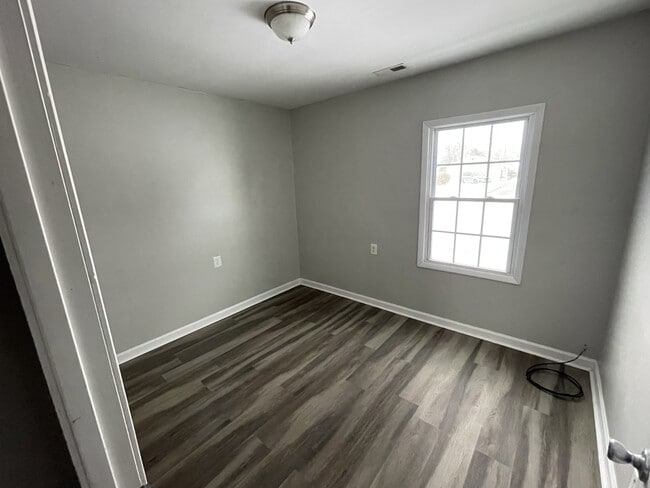 Building Photo - 2803 Marigold Ave