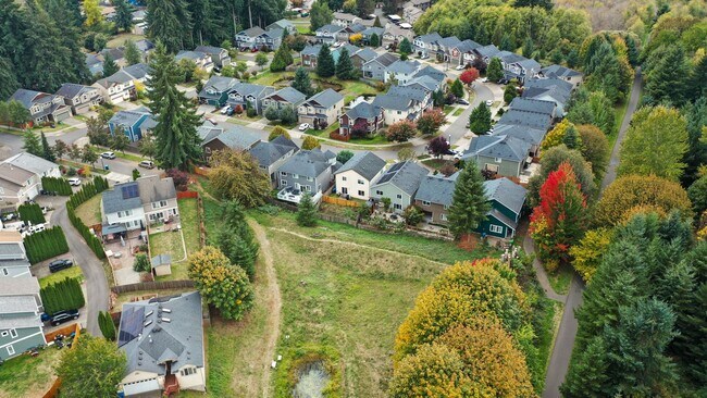 Building Photo - Well maintained 4 bedroom 2.5 bath home in...