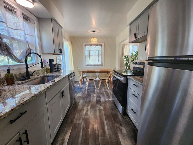 Building Photo - 2464 Greenfield Rd