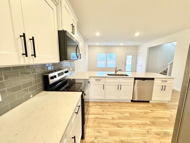 Building Photo - Three bedroom 2 1/2 bath single-family home in the new Kensington community