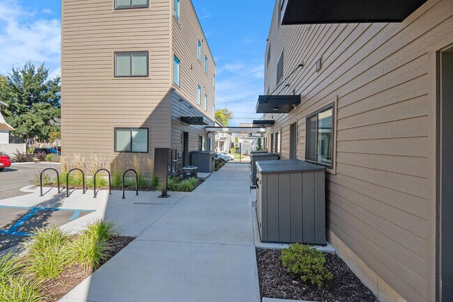 Building Photo - 153 Seward Ave NW