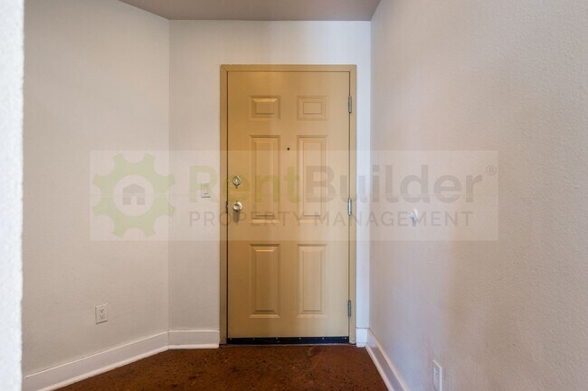 Building Photo - LOWER PRICE!  CATS ALLOWED!!