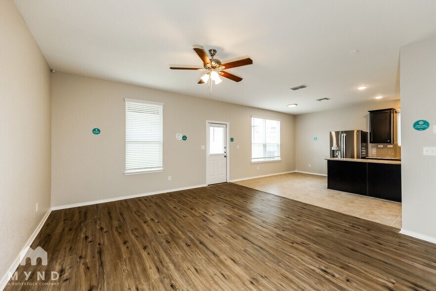 Building Photo - 10327 Dunlap