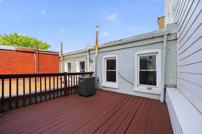 Building Photo - 1028 4th St NE