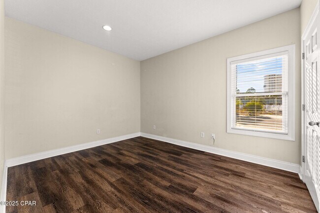 Building Photo - 212 Bonita Cir