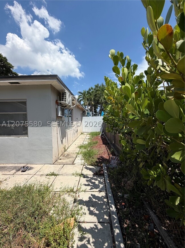 Building Photo - 951 SW 29th St