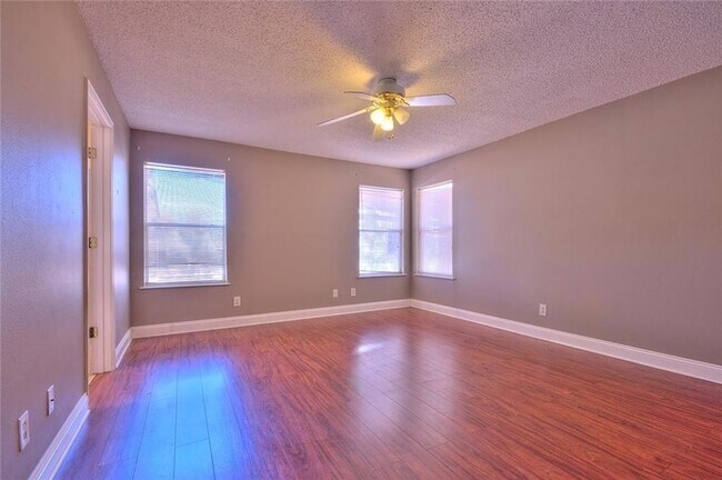 Building Photo - 1409 Ellingsworth Dr