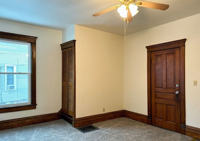 Building Photo - Recently Updated first floor apartment within walking distance to Main St  Grove City !