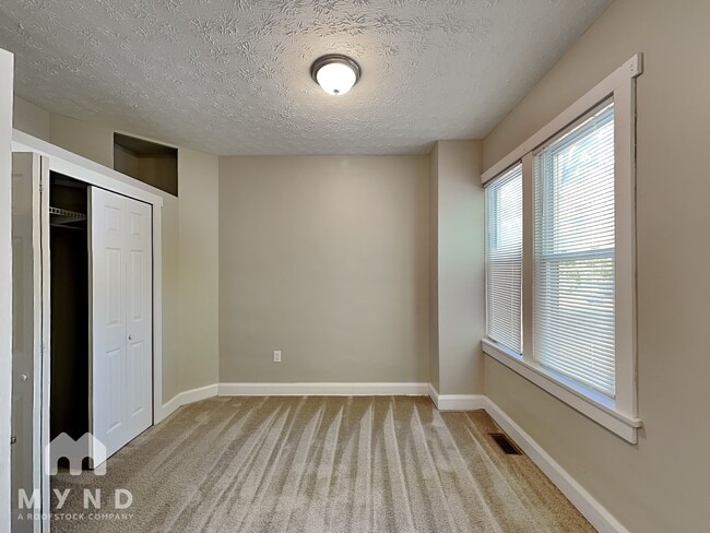 Building Photo - 96 N Center St