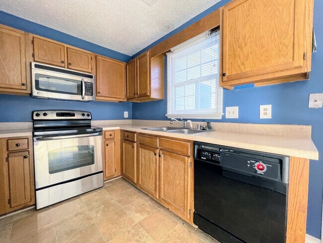 Building Photo - 603 Maysville Rd NE