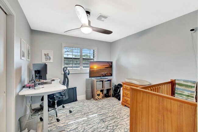 Building Photo - 502 SW 28th Ave