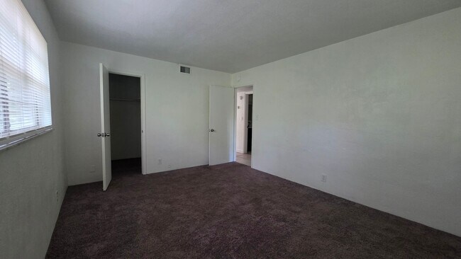 Building Photo - 1140 S Ridgewood Ave