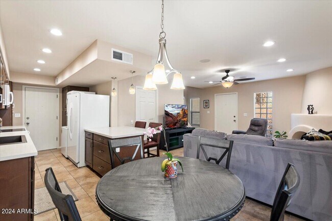 Building Photo - 10415 N 10th St