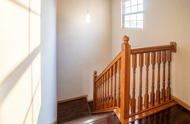 Building Photo - 5865 Summerlawn Dr