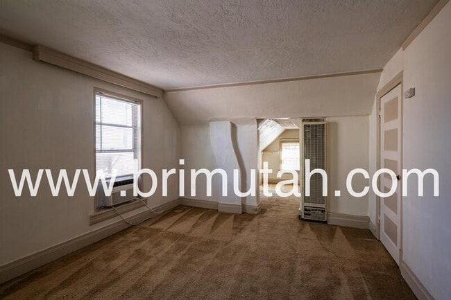 Building Photo - 368 S University St