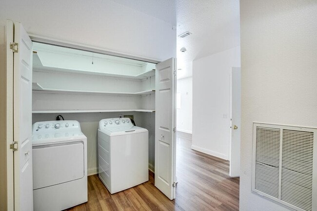 Building Photo - 809 Theresa Ave