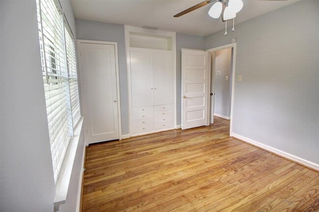Building Photo - 950 Lamonte Ln