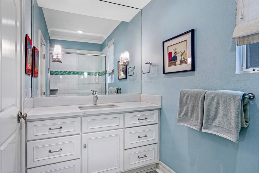 Building Photo - 318 26th St