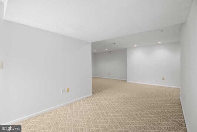 Building Photo - 64 Spring Lake Dr