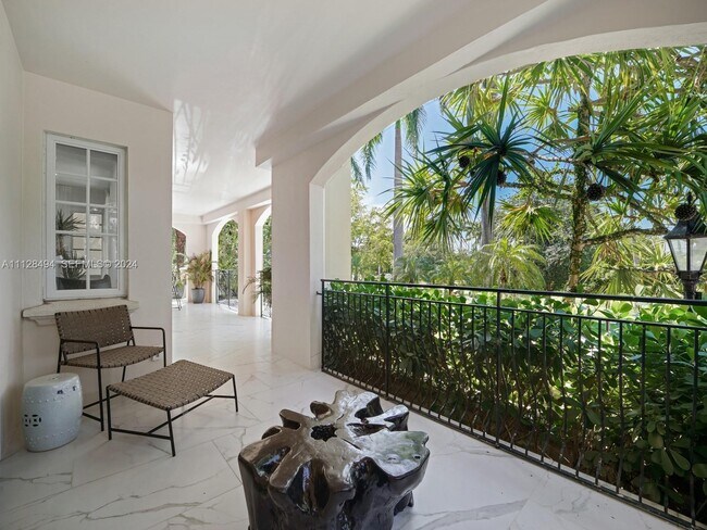 Building Photo - 19117 Fisher Island Dr