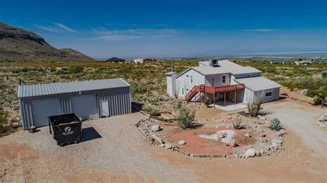 Building Photo - Home With All The Right Views!