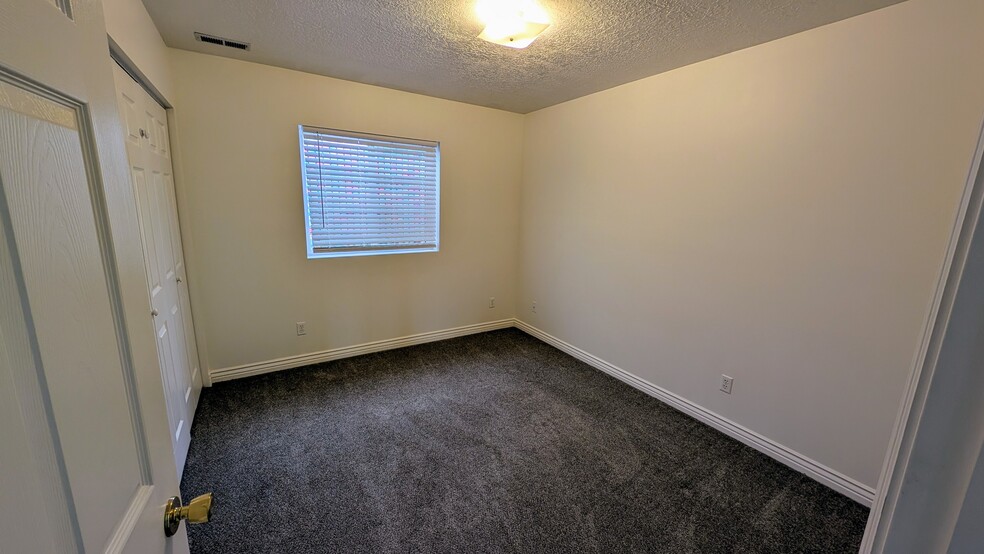 Building Photo - 4372 S 1000 W