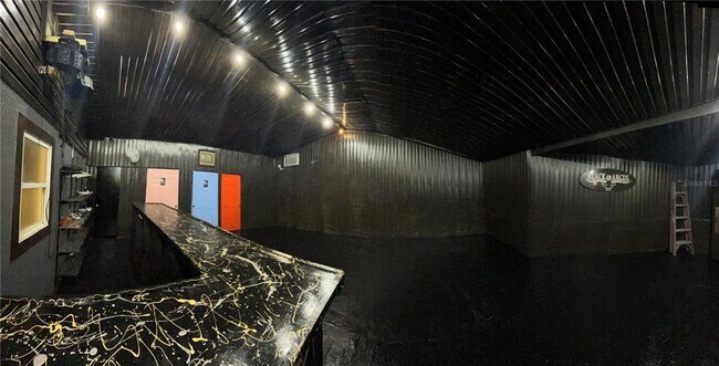 Building Photo - 918 W 11th St