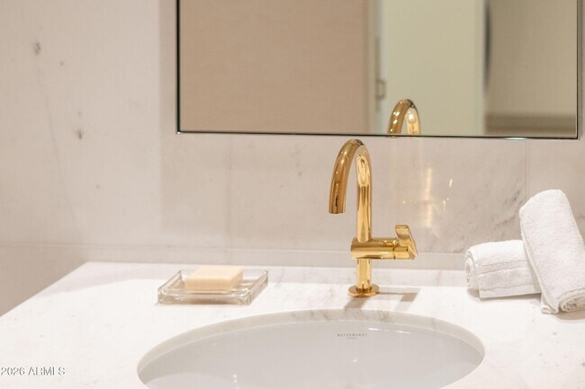 Building Photo - 6587 N Palmeraie Blvd