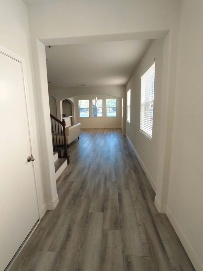 Building Photo - 2306 Waterford Park St