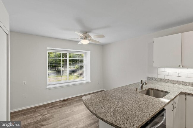 Building Photo - 11861 New Country Ln