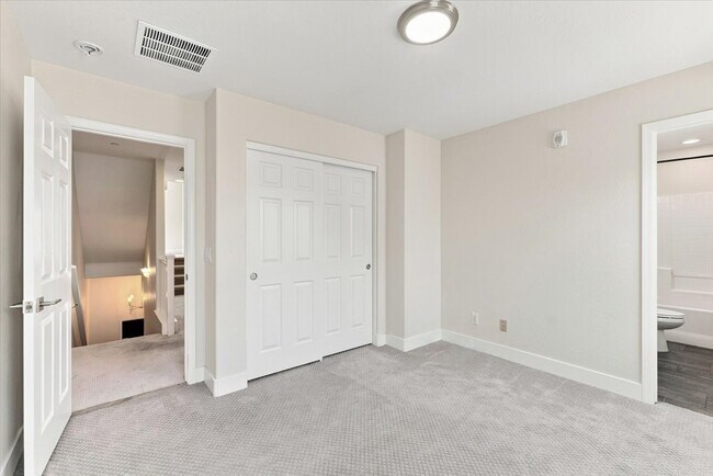 Building Photo - 9050 W Tropicana Ave