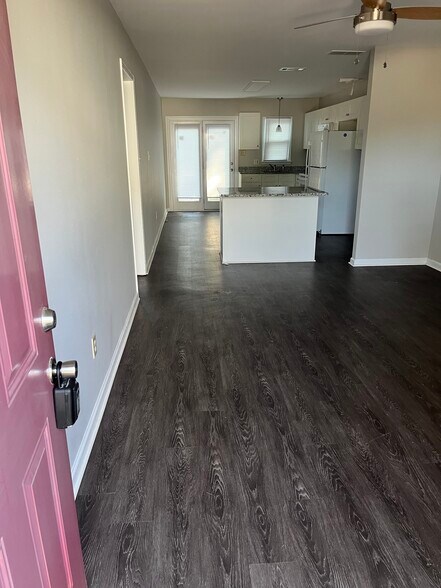 Building Photo - 101 Linda St