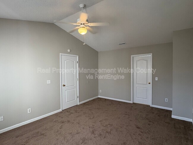 Building Photo - 9704 Erinsbrook Dr