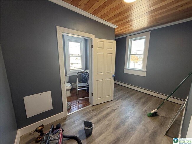 Building Photo - 301 Penn St