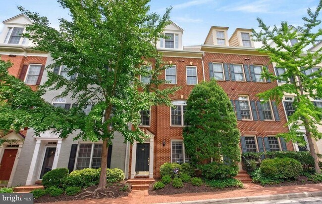 Building Photo - 8814 Hunting Lodge Ct