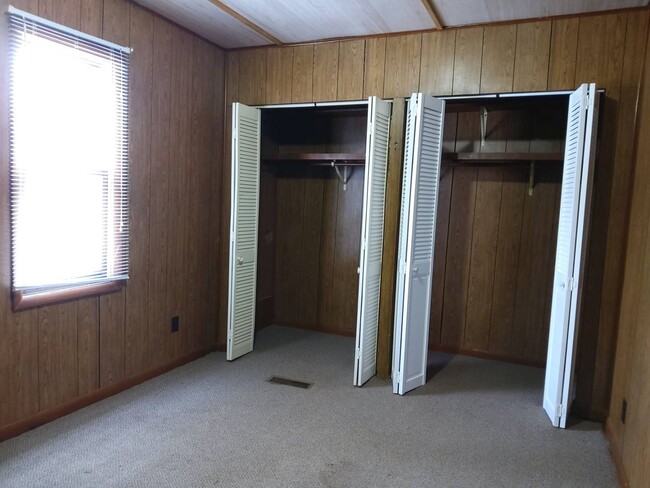Building Photo - 2 Bedroom Single Family Home - Open Concep...