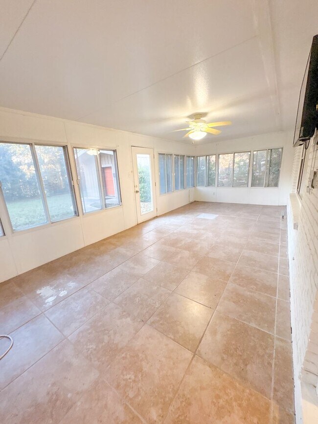 Building Photo - 2005 Downing St