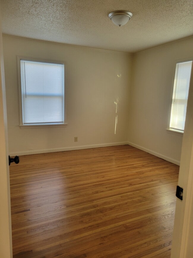 Building Photo - 3506 S Jamestown Ave