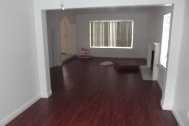 Building Photo - Swimming pool and spa